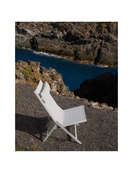 Butaca plegable Canutells de aluminio con acabado gris claro - Kave Home