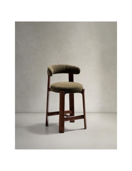 Taburete Granite de chenilla verde y madera maciza de fresno con acabado tono nogal FSC 100% 65 cm - Kave Home