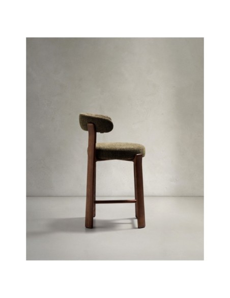 Taburete Granite de chenilla verde y madera maciza de fresno con acabado tono nogal FSC 100% 65 cm - Kave Home