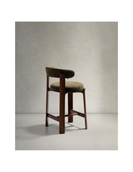 Taburete Granite de chenilla verde y madera maciza de fresno con acabado tono nogal FSC 100% 65 cm - Kave Home