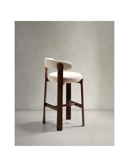 Taburete Granite de chenilla beige y madera maciza de fresno con acabado tono nogal FSC 100% 75 cm - Kave Home