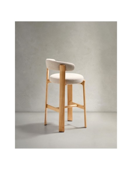 Taburete Granite de chenilla beige y madera maciza de fresno con acabado tono natural FSC 100% 75 cm - Kave Home