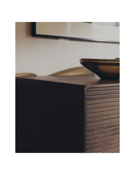 Aparador Norlen 4 puertas y 2 cajones de chapa de nogal FSC Mix Credit 194,5 x 78 cm - Kave Home