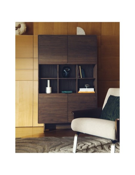 Aparador alto Norlen 4 puertas de chapa de nogal FSC Mix Credit 100 x 163 cm - Kave Home