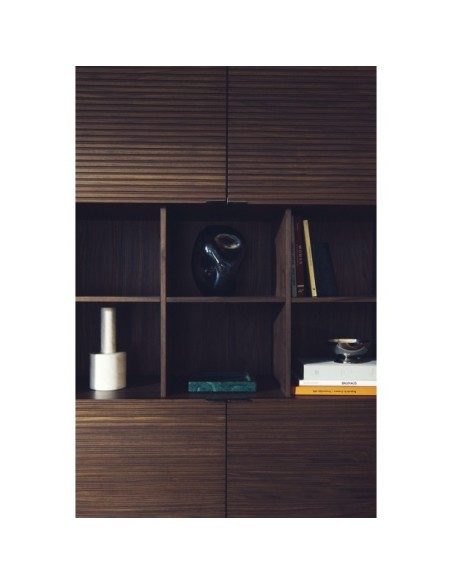 Aparador alto Norlen 4 puertas de chapa de nogal FSC Mix Credit 100 x 163 cm - Kave Home