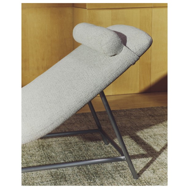 Diván Osla de chenilla beige y patas...