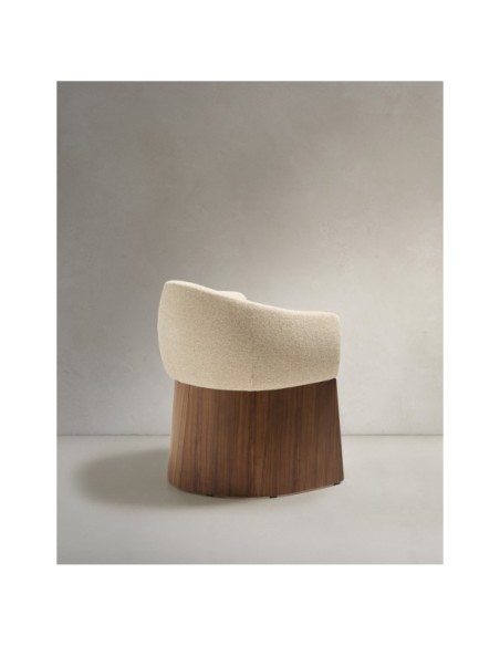 Silla Bosca de chenilla beige y chapa de nogal FSC 100% - Kave Home