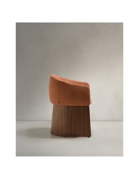 Silla Bosca de chenilla terracota y chapa de nogal FSC 100% - Kave Home