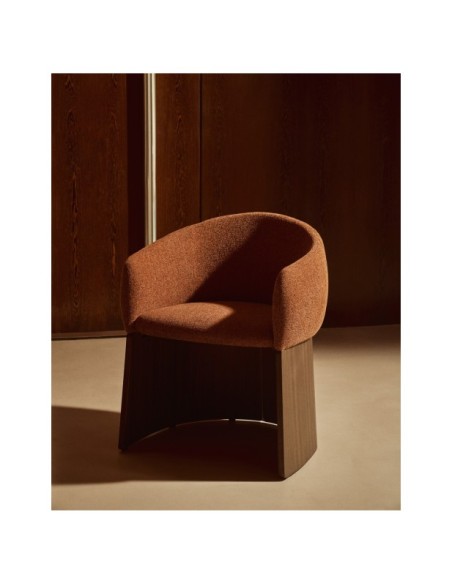 Silla Bosca de chenilla terracota y chapa de nogal FSC 100% - Kave Home