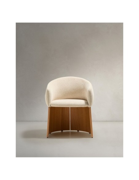 Silla Bosca de chenilla beige y chapa de roble FSC 100% - Kave Home
