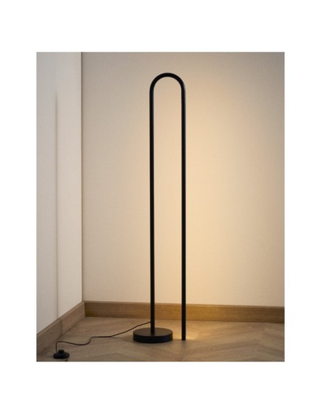 Lámpara de pie Bow de aluminio negro - Kave Home