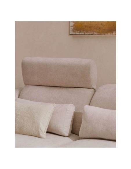 Sofá Lares 3 plazas con asientos deslizantes motorizados y cabezal reclinable de chenilla beige 255 cm - Kave Home
