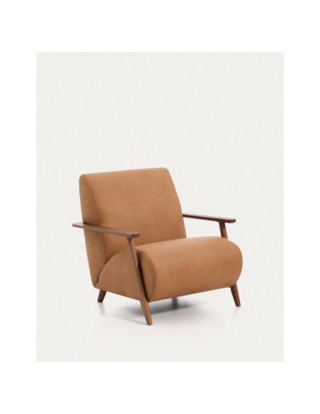 Butaca Meghan de piel marrón y madera maciza de fresno con acabado tono nogal FSC Mix Credit - Kave Home