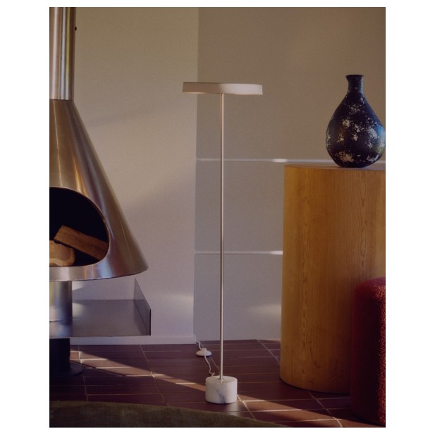 Lámpara de pie Lynor de acero...