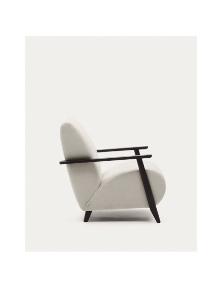 Butaca Meghan de chenilla perla y madera maciza de fresno con acabado wengué FSC Mix Credit - Kave Home