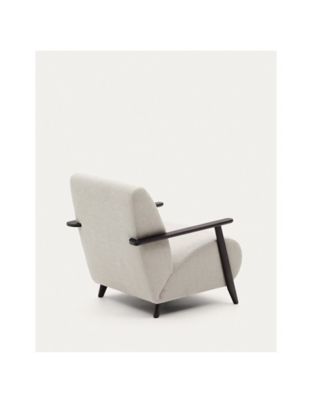 Butaca Meghan de chenilla perla y madera maciza de fresno con acabado wengué FSC Mix Credit - Kave Home