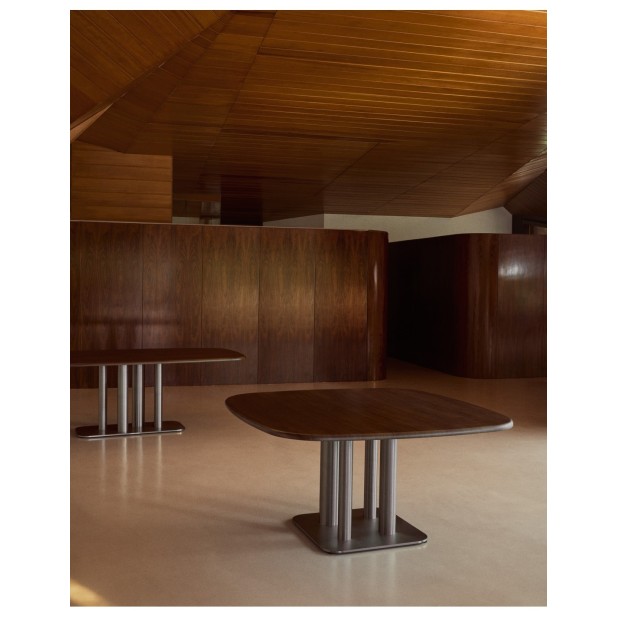 Mesa Melvar de chapa de nogal y patas...