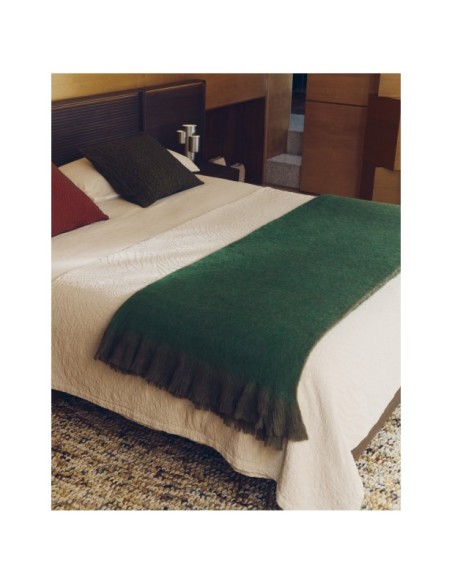 Cama Norlen con 2 mesitas de noche de chapa nogal acabado oscuro y luz LED para colchón 160x200 cm FSC Mix Credit - Kave Home