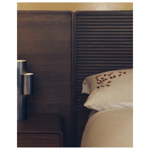 Cama Norlen con 2 mesitas de noche de...