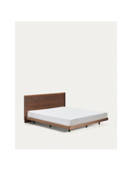 Cama Norlen de chapa de nogal con acabado oscuro y luz LED para colchón de 180 x 200 cm FSC Mix Credit - Kave Home