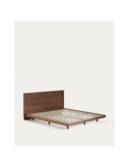 Cama Norlen de chapa de nogal con acabado oscuro y luz LED para colchón de 180 x 200 cm FSC Mix Credit - Kave Home