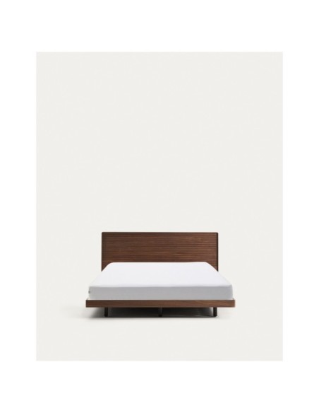 Cama Norlen de chapa de nogal con acabado oscuro y luz LED para colchón de 160 x 200 cm FSC Mix Credit - Kave Home