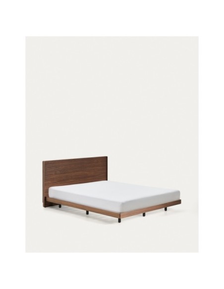 Cama Norlen de chapa de nogal con acabado oscuro y luz LED para colchón de 160 x 200 cm FSC Mix Credit - Kave Home