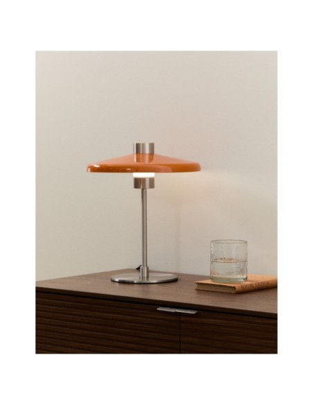 Lámpara de mesa Nuvira de acero cepillado gris claro y pantalla naranja - Kave Home