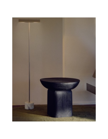 Mesa auxiliar Ovak de madera maciza de acacia con acabado negro FSC 100% Ø50 cm - Kave Home