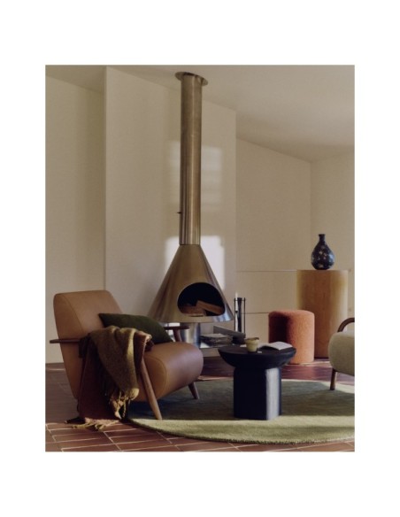 Mesa auxiliar Ovak de madera maciza de acacia con acabado negro FSC 100% Ø50 cm - Kave Home