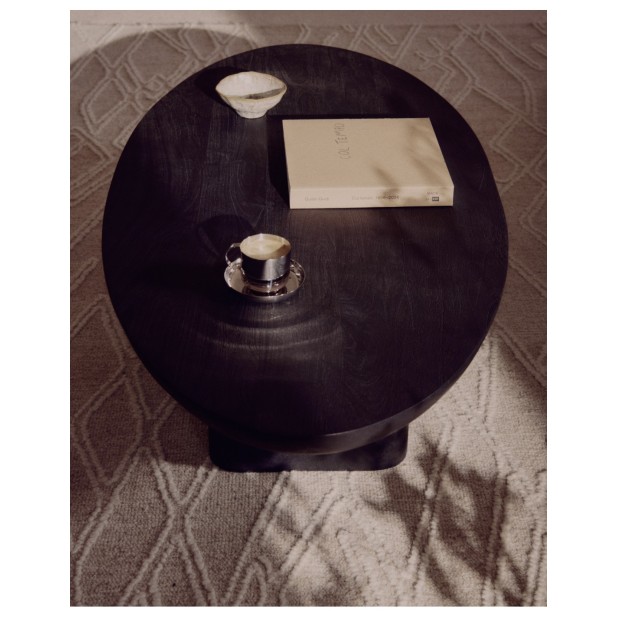 Mesa auxiliar Ovak de madera maciza...