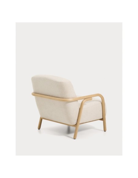 Butaca Sylo de chenilla beige y madera maciza de fresno con acabado tono natural FSC 100% - Kave Home