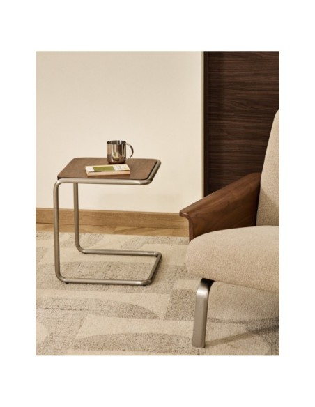 Mesa auxiliar Tarsel de chapa de nogal con estructura de acero inoxidable cepillado 42 x 47 cm - Kave Home