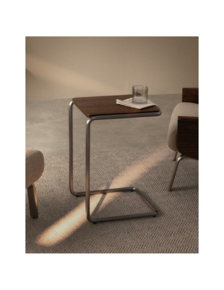 Mesa auxiliar Tarsel de chapa de nogal con estructura de acero inoxidable cepillado 42 x 60 cm - Kave Home