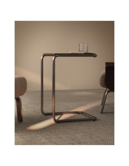 Mesa auxiliar Tarsel de chapa de nogal con estructura de acero inoxidable cepillado 42 x 60 cm - Kave Home