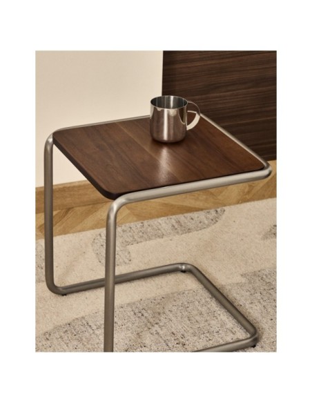Mesa auxiliar Tarsel de chapa de nogal con estructura de acero inoxidable cepillado 42 x 60 cm - Kave Home