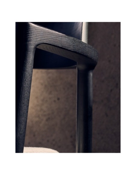 Silla desenfundable Alocs de madera maciza de roble con acabado negro FSC Mix Credit - Kave Home