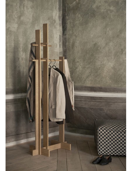Perchero de Ropa BRIDGE 69x183 cm - Roble Aceitado - Ferm Living