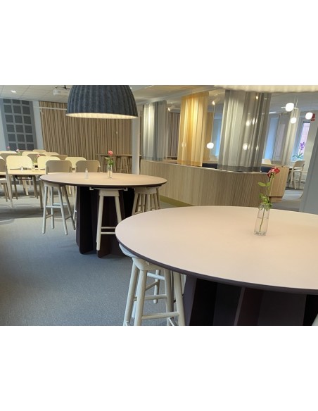 Mesa FUNGHI TONDO 240x120 cm de Comedor, Linóleo Burdeos - Lundbergs Möbler