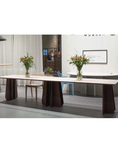 Mesa FUNGHI LARGO 200x105 cm de Comedor, Linóleo Burdeos - Lundbergs Möbler