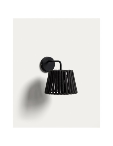 Aplique de pared para exterior Aldet de cuerda plana y metal negro - Kave Home
