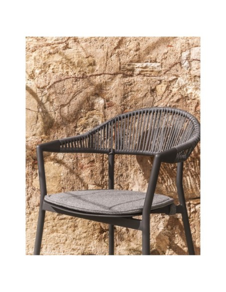 Silla apilable de exterior Alimia de aluminio grafito y cuerda sintética gris - Kave Home