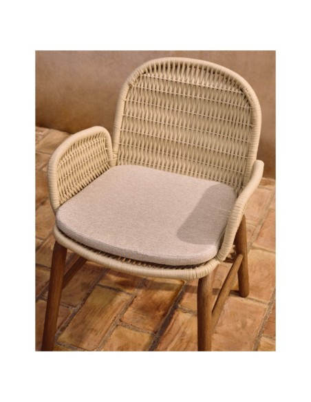 Silla Alipa con reposabrazos de madera maciza de acacia y cuerda crudo FSC 100% - Kave Home