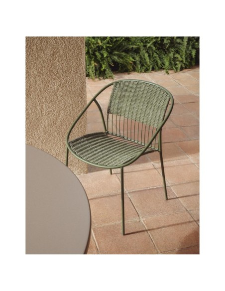 Silla apilable de exterior Atrani de acero galvanizado y cuerda verde - Kave Home