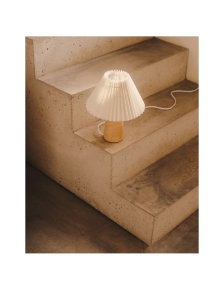 Lámpara de mesa Benicarlo de madera con acabado natural y beige - Kave Home