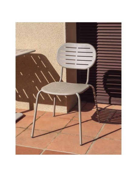 Silla apilable de exterior Brai de acero galvanizado topo - Kave Home