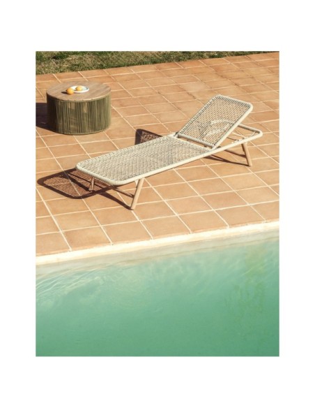 Tumbona Dandara de acero, cuerda crudo y patas de madera maciza de acacia FSC 100% - Kave Home