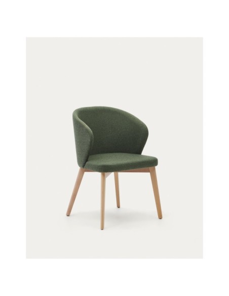 Silla Darice de chenilla verde y madera maciza de haya con acabado natural FSC 100% - Kave Home