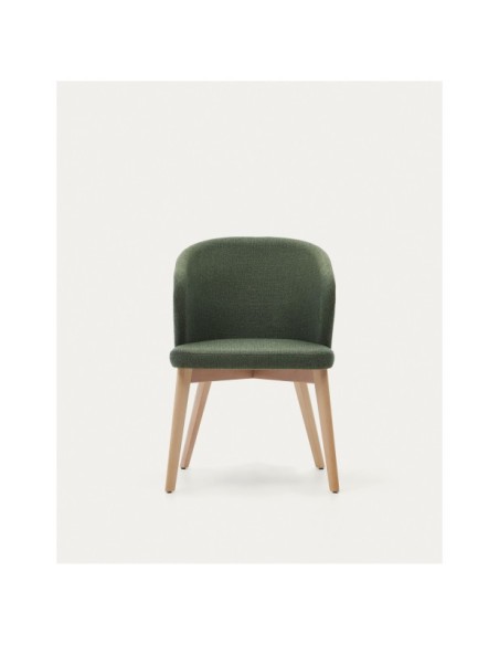 Silla Darice de chenilla verde y madera maciza de haya con acabado natural FSC 100% - Kave Home