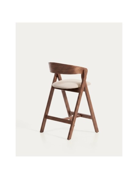 Taburete Godia de chapa de roble con acabado tono nogal y chenilla beige - Kave Home